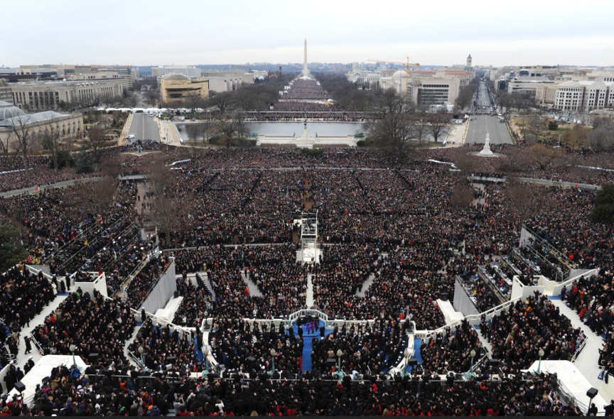 Fake news through photos - Obama inauguration audience photos that is used for comparison is from much further back